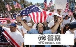 如何看待美国购物中心重开之后，发生激烈的斗殴事件呢？