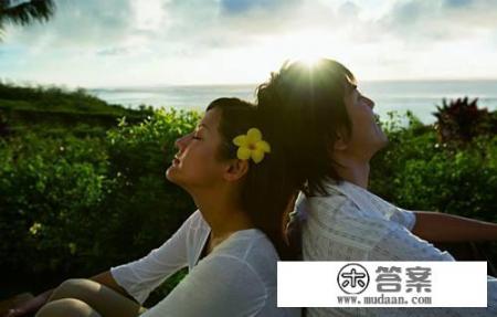 我喜欢她五年了，昨天她不注意亲了她一下，现在咋都不理我了咋办？