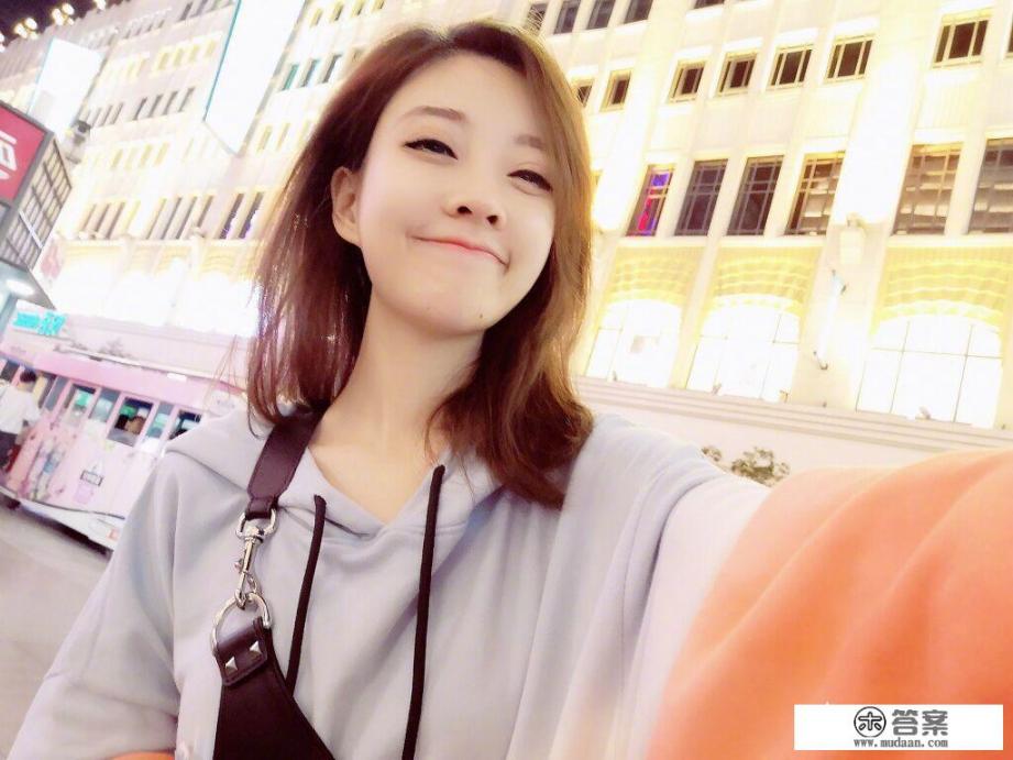 游戏主播冯提莫是如何晋升为斗鱼一姐，成为宅男女神的？