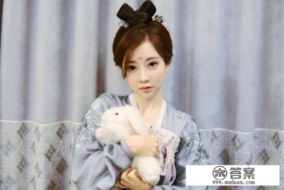 游戏主播冯提莫是如何晋升为斗鱼一姐，成为宅男女神的？