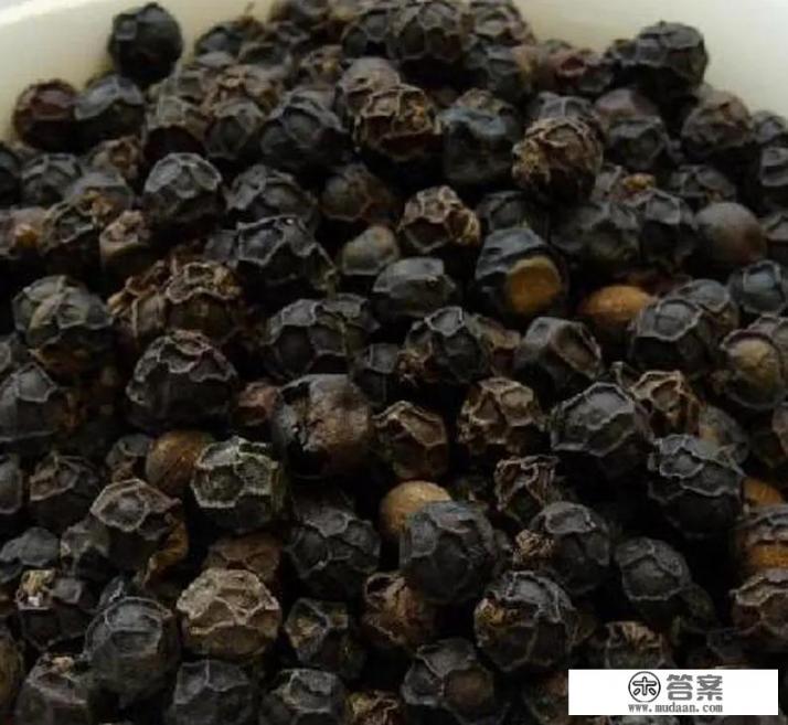 黑胡椒和白胡椒区别？