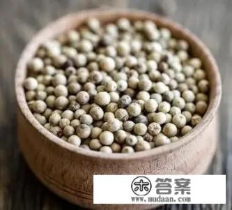 黑胡椒和白胡椒区别？