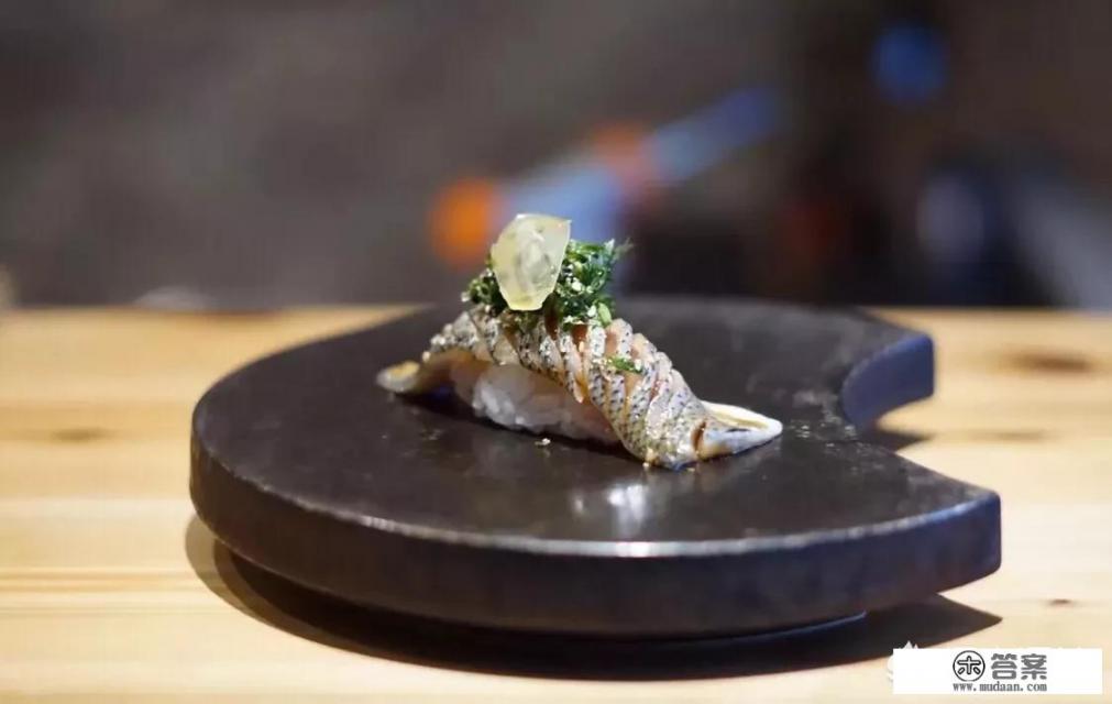 如何正确的吃寿司？