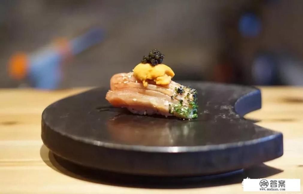 如何正确的吃寿司？