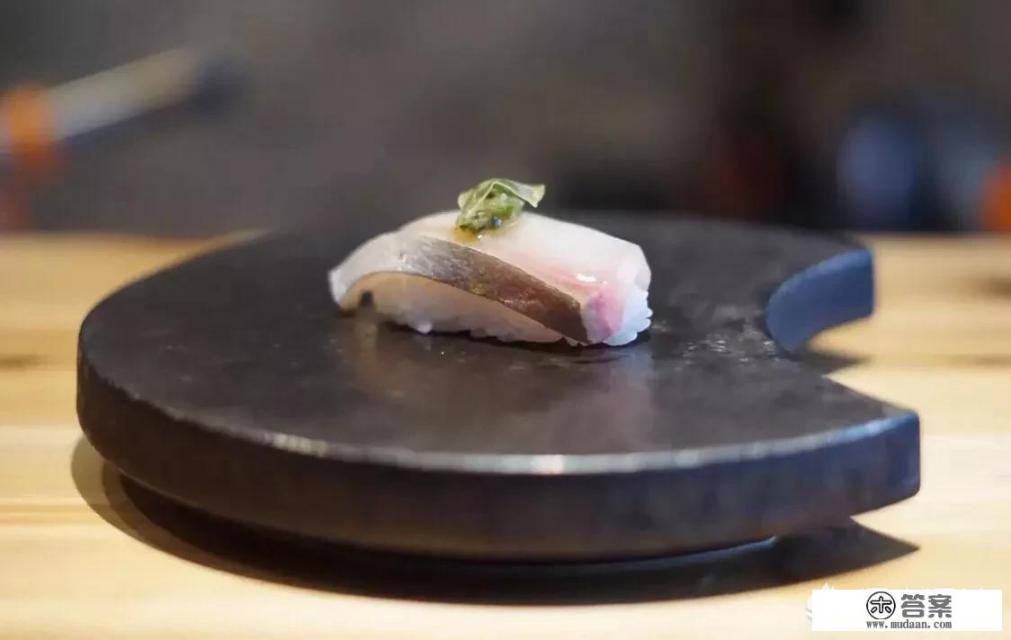 如何正确的吃寿司？