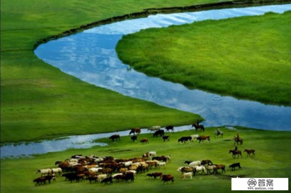 想去内蒙古大草原游玩，哪里更好？有要注意的事项吗？