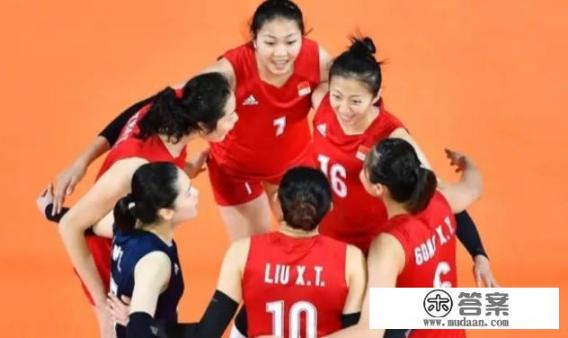 女排发了一张元宵图片，球员表情活跃，很有意思，你看出玄机吗？