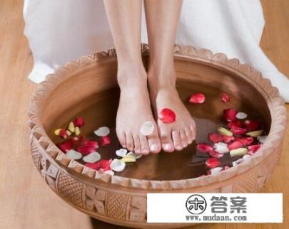 什么时候泡脚最补肾？泡多久最合适？