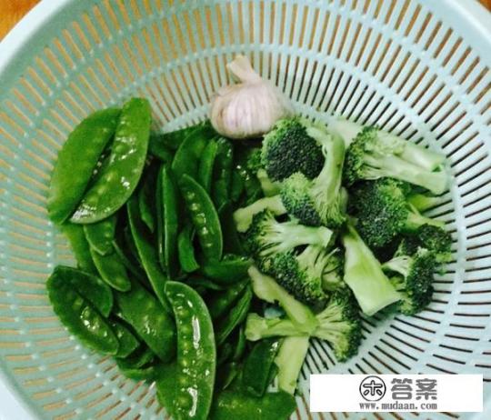 素炒西兰花荷兰豆的做法？
