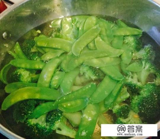 素炒西兰花荷兰豆的做法？