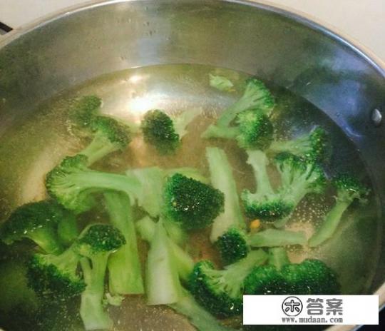 素炒西兰花荷兰豆的做法？