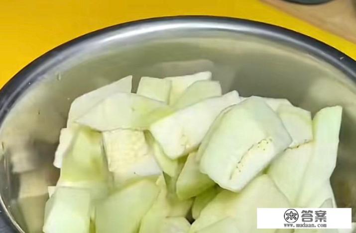 青茄子裹面粉的做法？