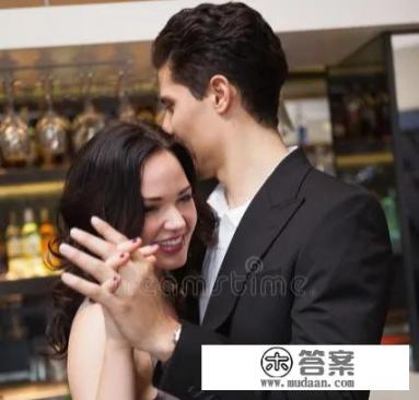 和前任分手了，你会扔掉关于她的东西吗？