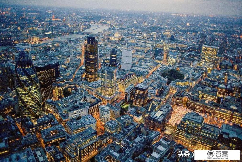 一直计划着去国外旅游，英国旅游去哪里好？