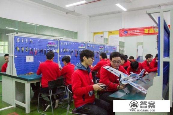 大专是大学吗?大专的学校生活是否跟正常的大学生活差距很大? 大专是大学吗?大专的学校生活是否跟正常的大学生活差距很大?