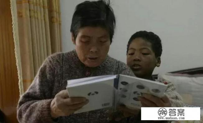 21年前上海阿婆捡到了一个黑人男孩，如今怎样？