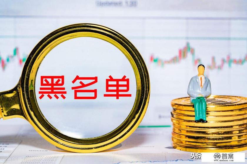 朋友的信用卡欠1万多，经常有信息发过来怎么办，对我自己有什么影响？