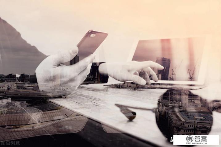 朋友的信用卡欠1万多，经常有信息发过来怎么办，对我自己有什么影响？