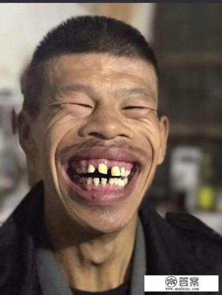 打麻将的时候，上手牌已经有五对了，你们是会选择做碰碰胡还是等三进一做七小对呢？