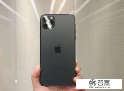 现在苹果11 128g实体店一般多少钱了？还是等9月份买12？