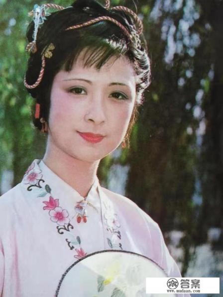 直到临死前尤二姐才明白，贾琏为何要送给她九龙玉佩？