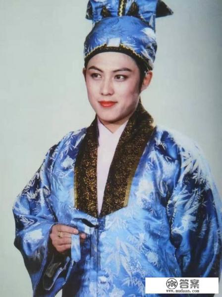 直到临死前尤二姐才明白,贾琏为何要送给她九龙玉佩? 直到临死前尤二姐才明白,贾琏为何要送给她九龙玉佩?