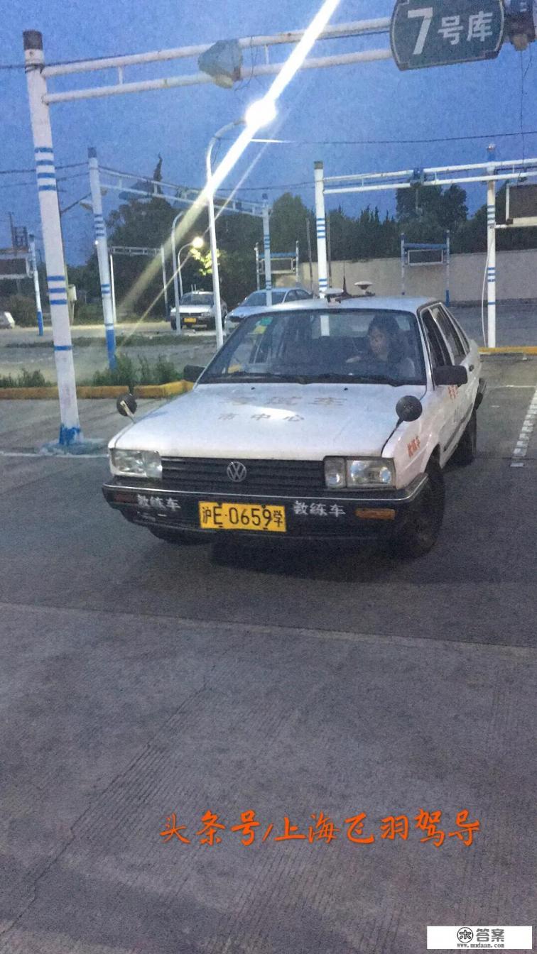 飞机在天上飞的路线是怎样的？