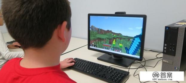 家有五岁萌娃，天天在家就喜欢看游戏解说类视频，怎么办？