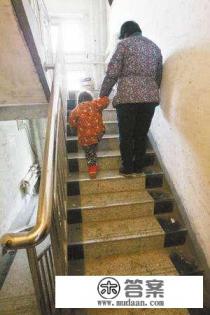 2岁的宝宝可以进行爬楼梯练习吗？