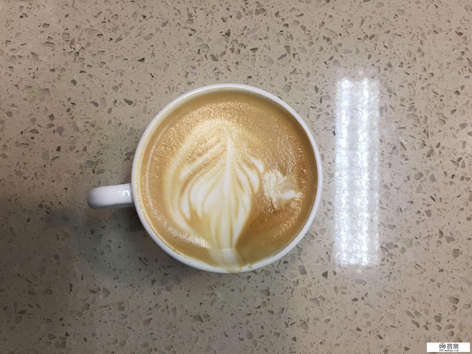 周六上午九点就坐在咖啡店里,点一杯咖啡或者奶茶刷手机的单身女性都是什么人? 周六上午九点就坐在咖啡店里,点一杯咖啡或者奶茶刷手机的单身女性都是什么人?