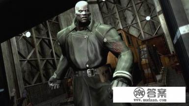 游戏生化危机中，为什么克莱尔会被暴君追杀？