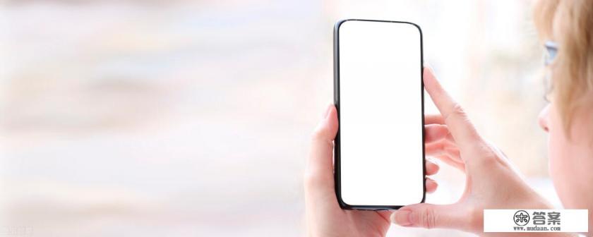 荣耀Magic4价格跌至2939元，配置是50倍变焦+LTPO曲面屏，这款手机到底值不值得买？