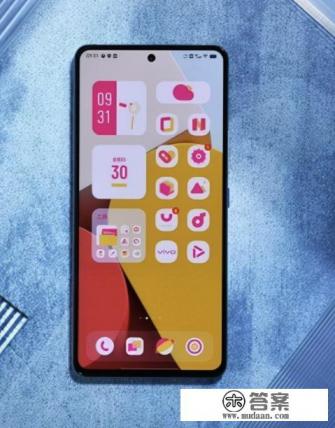 马上春节了，打算送一部手机给男朋友，iQOO9适合吗？