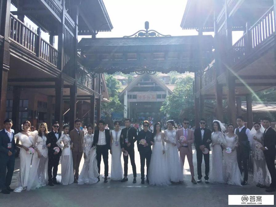 想去三亚旅游，顺便拍婚纱照，有哪些好的景点？