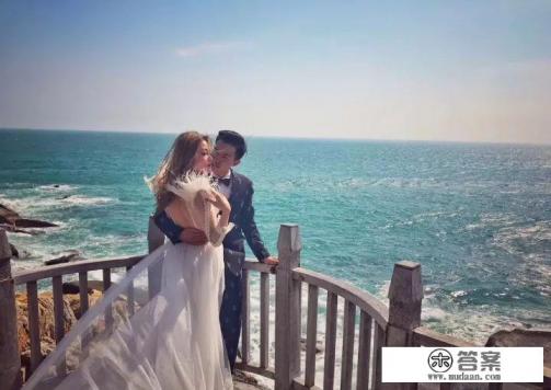 想去三亚旅游，顺便拍婚纱照，有哪些好的景点？