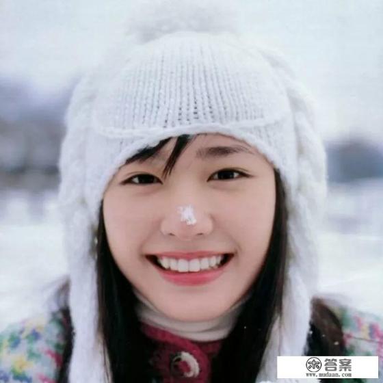 白醋美白牙齿的方法？