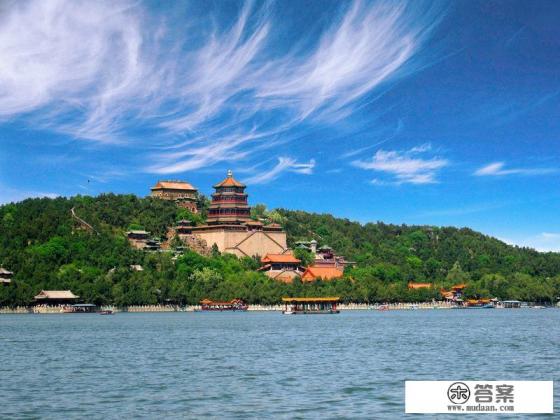 广东这边六个人一起去北京旅游五天，需要花多少钱？是跟团去好？还是自己去好？