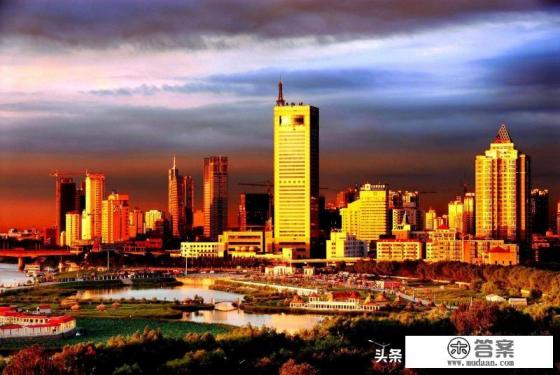 准备自驾从长沙出发去山东旅游，10到15天，如何具体规划线路、景点、住宿？