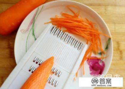 胡萝卜炒鸡蛋的做法？