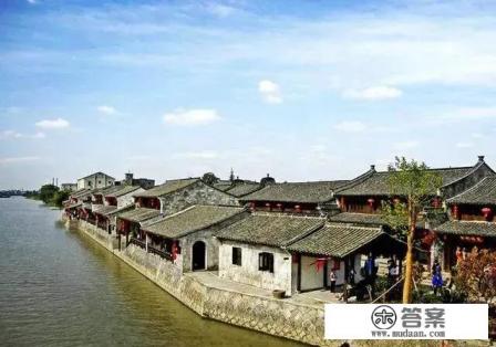 带三岁宝宝旅游，最好山清水秀的地方呆一个月，有何地方可推荐？