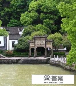 带三岁宝宝旅游，最好山清水秀的地方呆一个月，有何地方可推荐？