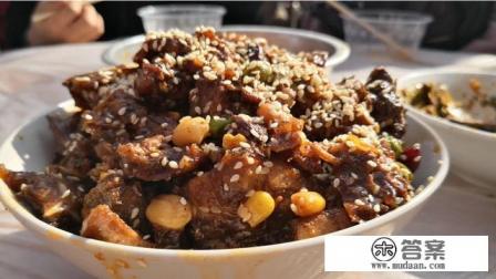 十一期间想去成都旅游，有什么必去地方？住哪里比较好？