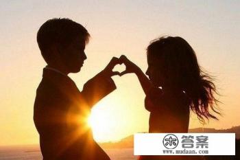 为什么学生不能早恋？