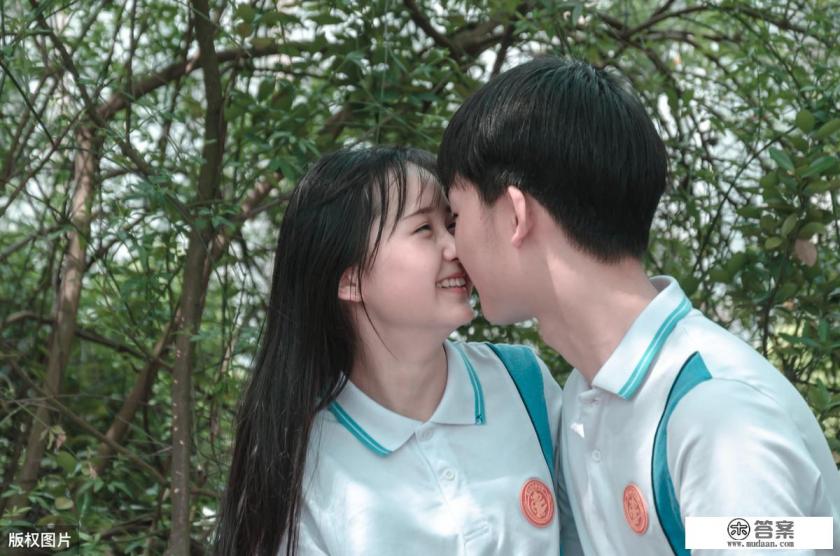 为什么学生不能早恋？