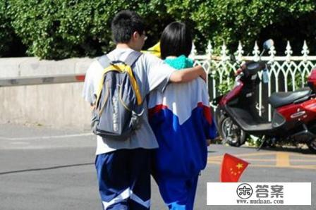 为什么学生不能早恋？