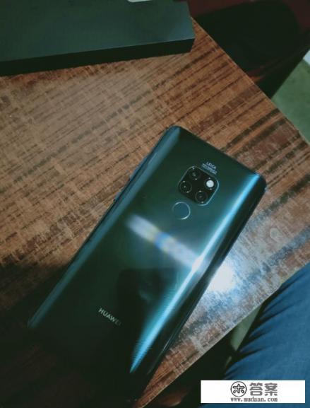 mate20什么时候发布的？