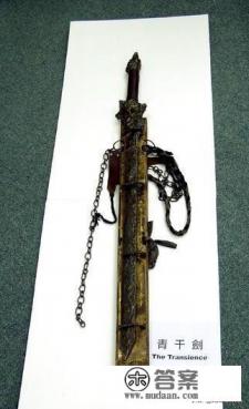 电影《七剑》里在黑水城出土的是金蛇剑吗？为毛说是千年神兵？