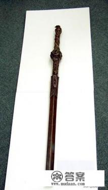 电影《七剑》里在黑水城出土的是金蛇剑吗？为毛说是千年神兵？