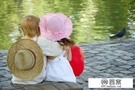 总看到有人在说耽美小说，好像很新潮很前卫的样子，那耽美小说到底是什么？