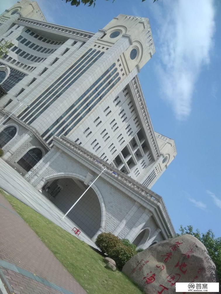 今年要去海南大学材料专业了，亲爱的学姐学长们，有什么建议吗？能客观的描述一下那里的生活和材料专业吗？